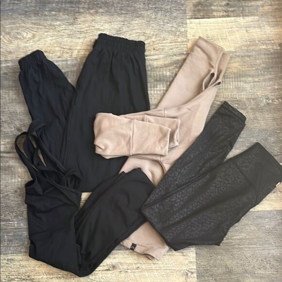 girlfriend collective Pants - 4 piece XS workout bundle! Buffbunny, carbon38, girlfriend collective and Varley